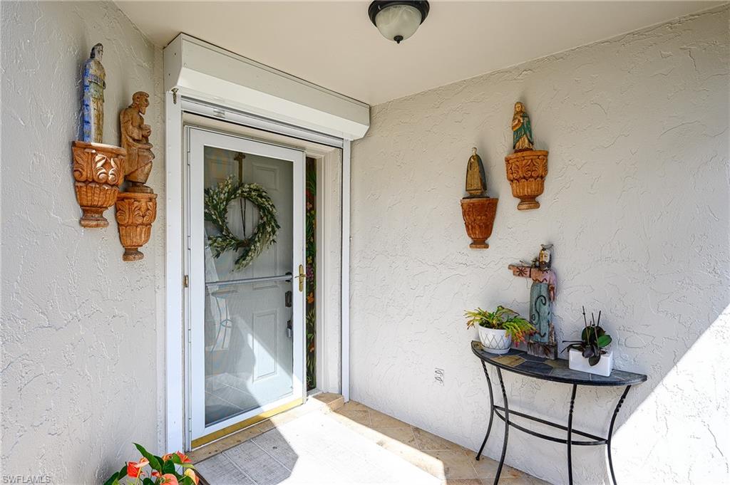 847 Reef Point Circle, Unit 37 Naples, FL 34108 - Photo 5 of 22 Gallery Image 5