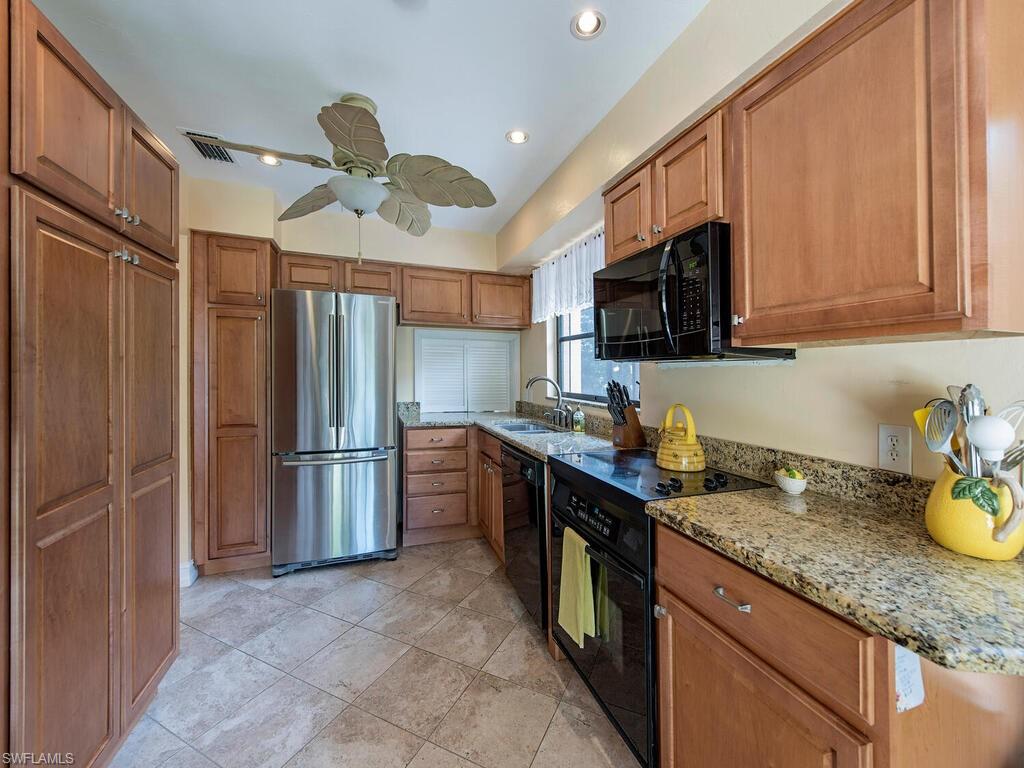 847 Reef Point Circle, Unit 37 Naples, FL 34108 - Photo 6 of 22 Gallery Image 6
