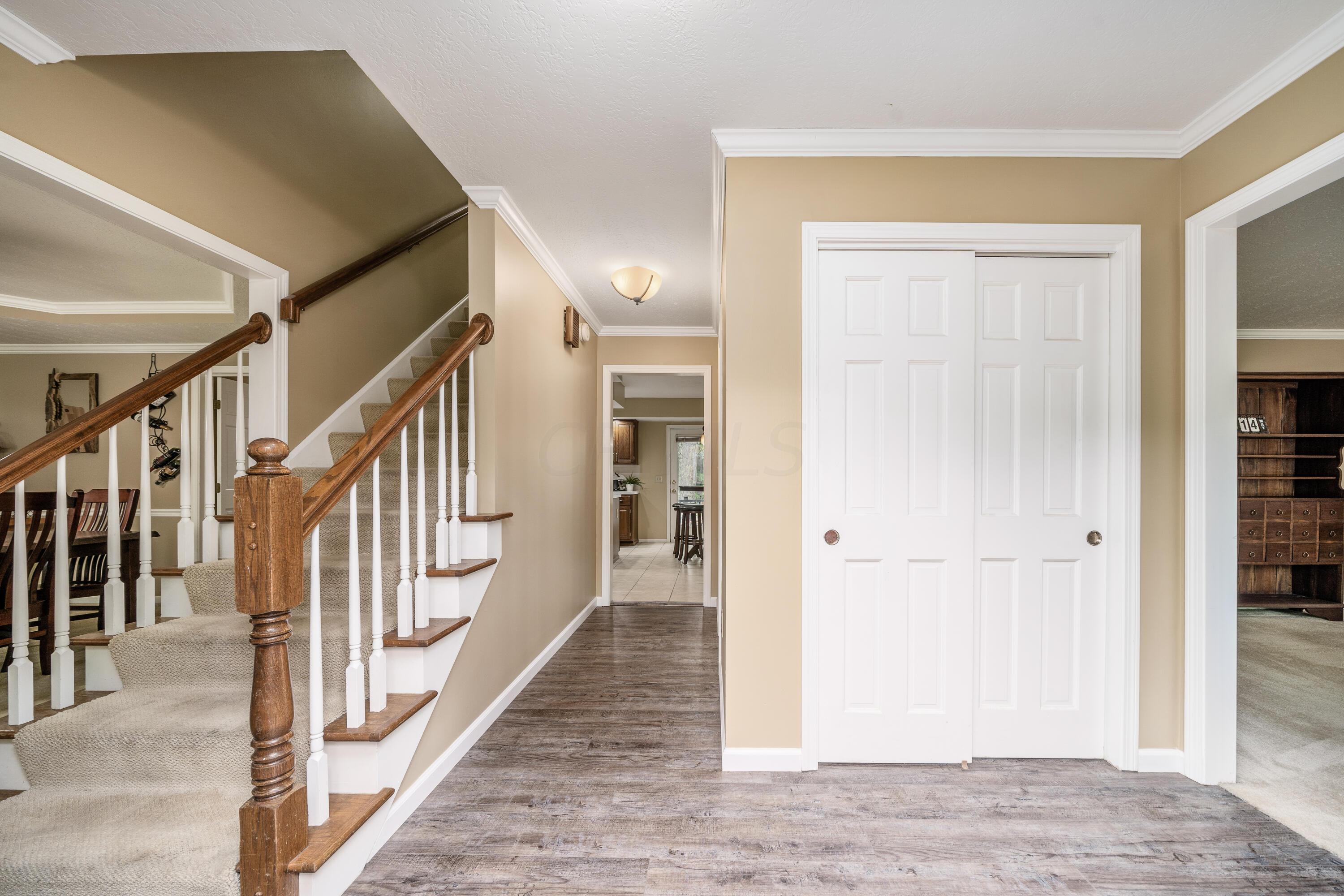 1019 Riva Ridge Boulevard Columbus, OH 43230 - Photo 4 of 38 Entryway