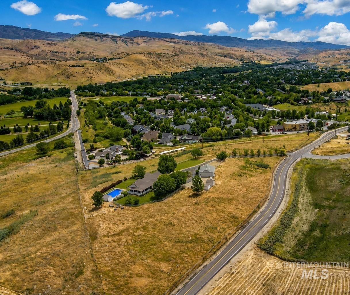 13600 North Seamans Gulch Road Boise, ID 83714 - Photo 2 of 38