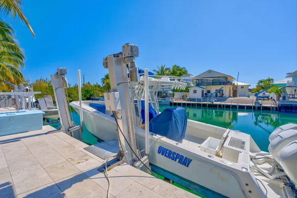 $3,995,000 | 105 Palo De Oro Drive, Islamorada, FL 33036