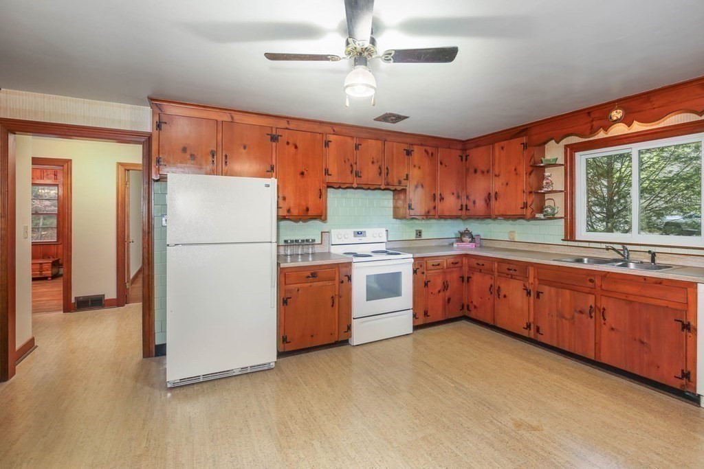 66 New Boston Road Sturbridge, MA 01566 - Photo 7 of 26