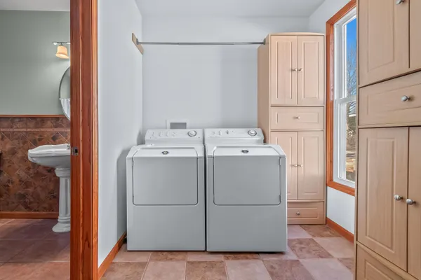 $239,000 | 93 South West Street, Hillsdale, MI 49242