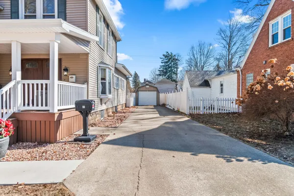 $239,000 | 93 South West Street, Hillsdale, MI 49242