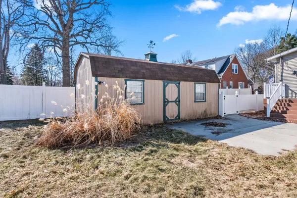 $239,000 | 93 South West Street, Hillsdale, MI 49242