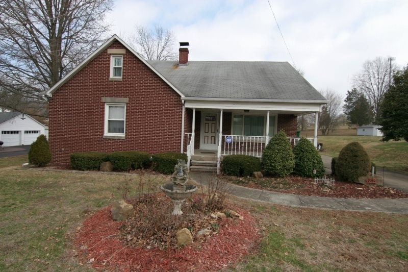 425 Giesler Road Jasper, IN 47546 - Photo 2 of 17 Gallery Image 2