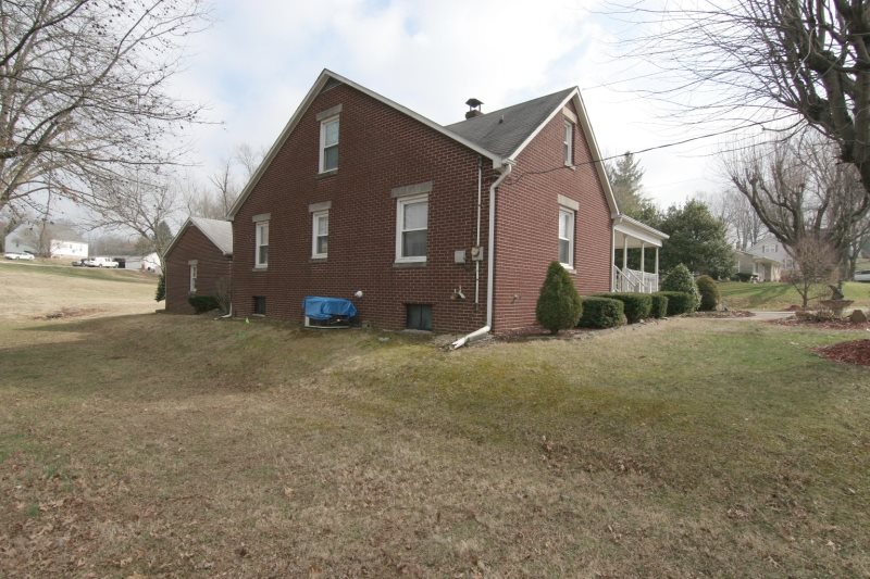 425 Giesler Road Jasper, IN 47546 - Photo 3 of 17 Gallery Image 3