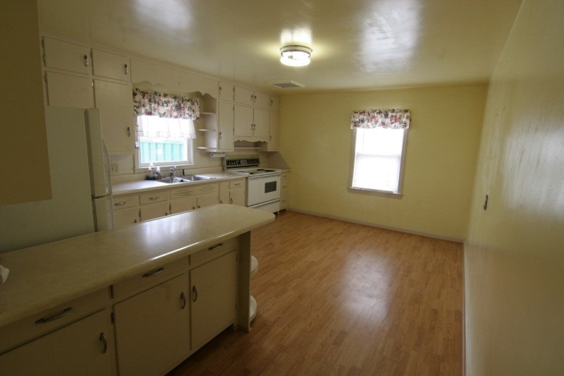 425 Giesler Road Jasper, IN 47546 - Photo 8 of 17 Gallery Image 8