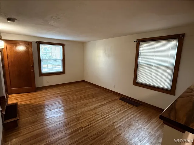 $1,600 | 161 Pullman Avenue, Unit LEFT, Buffalo, NY 14217