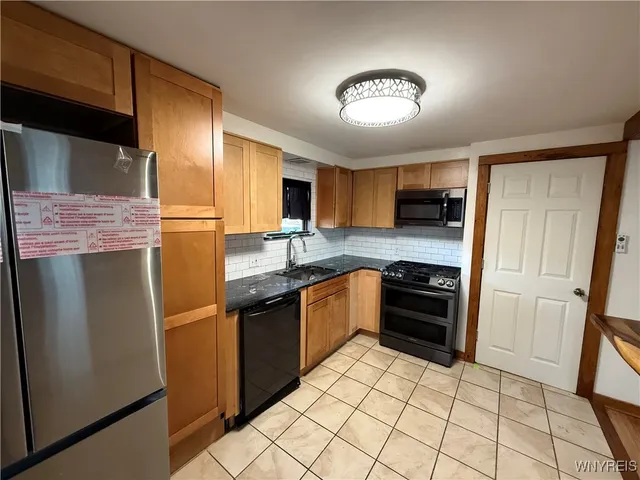 $1,600 | 161 Pullman Avenue, Unit LEFT, Buffalo, NY 14217