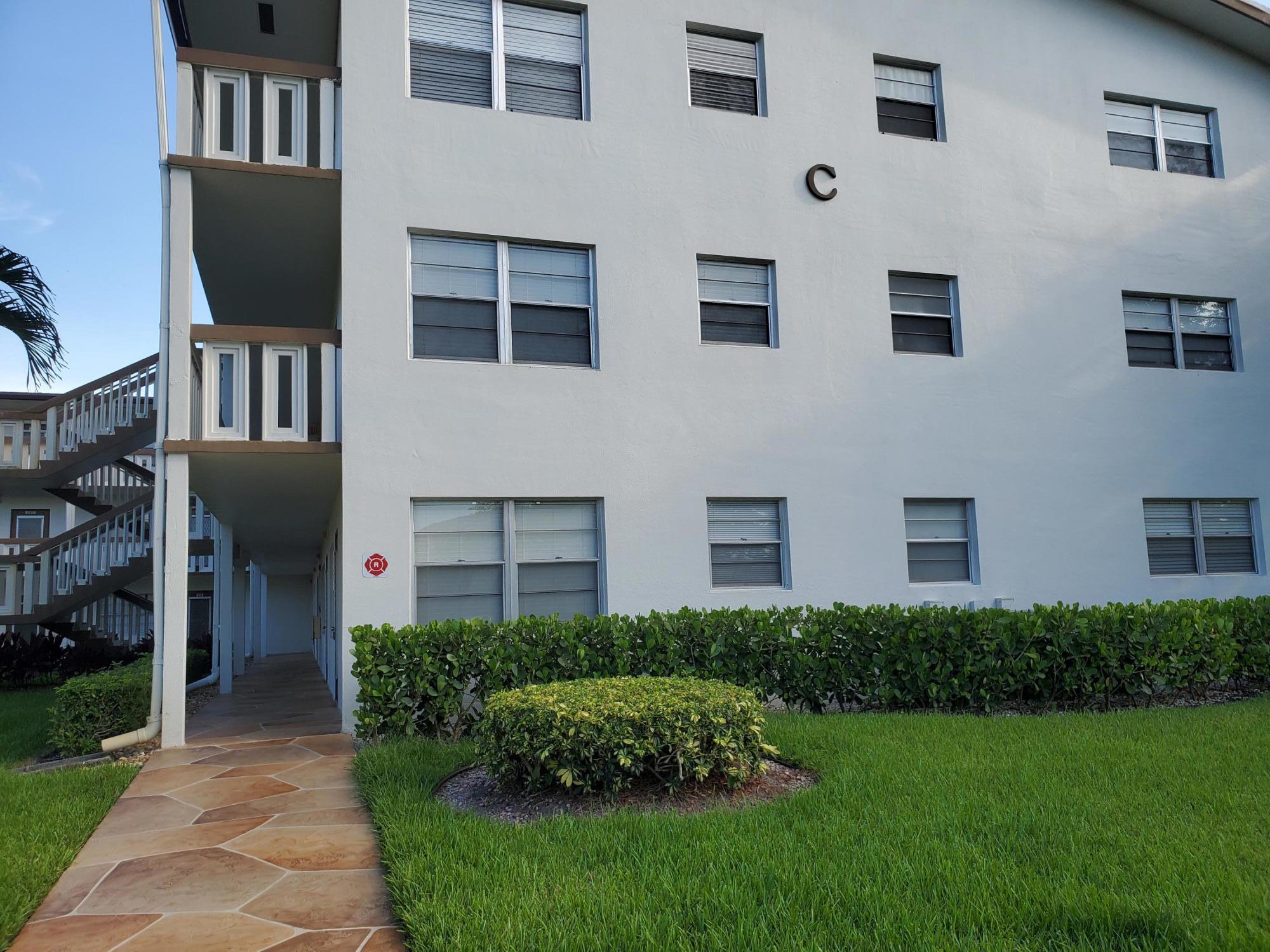 98 Mansfield Drive, Unit C Boca Raton, FL 33434 - Photo 2 of 17 SIDE VIEW - 1ST FLOOR CORNER