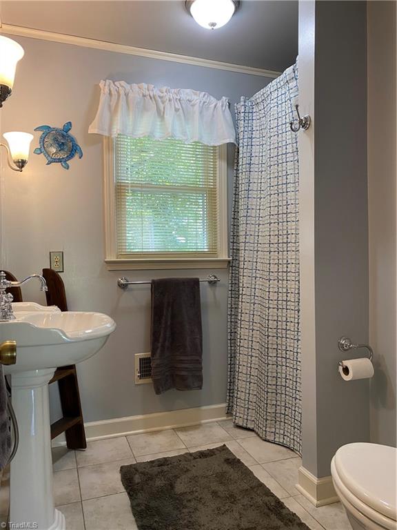 239 Pine Valley Road Mocksville, NC 27028 - Photo 14 of 29 Master bathroom