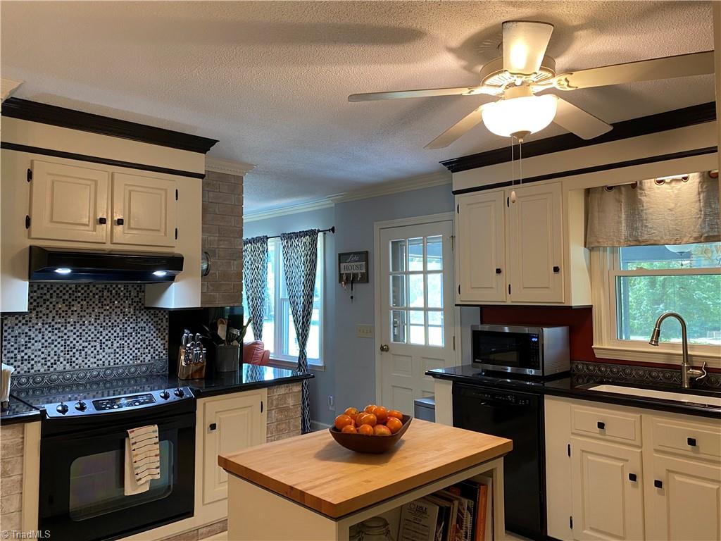 239 Pine Valley Road Mocksville, NC 27028 - Photo 3 of 29 Another View of the kitchen