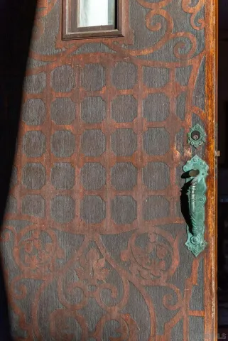 a close view of door