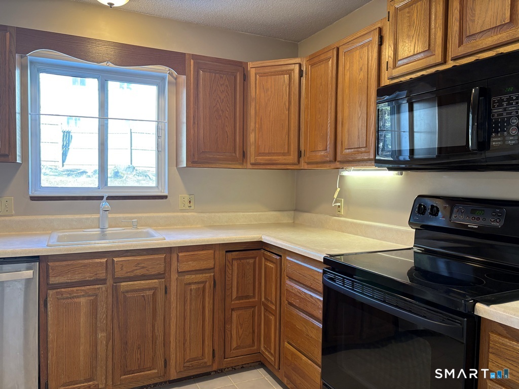 203 Branch Road, Unit 9A Thomaston, CT 06787 - Photo 9 of 18