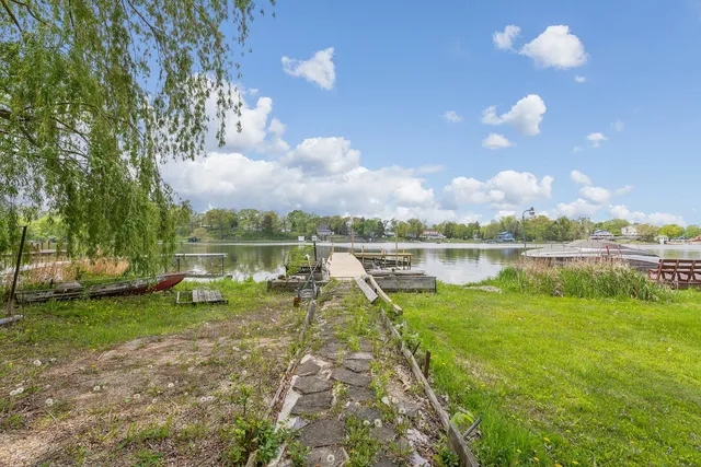 $299,000 | 26211 Spring Grove Road, Antioch, IL 60002