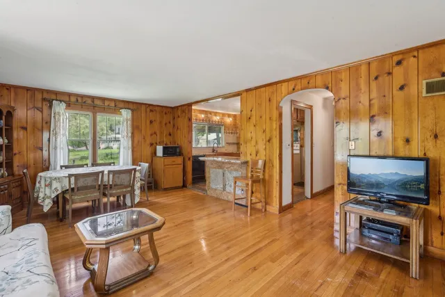 $299,000 | 26211 Spring Grove Road, Antioch, IL 60002