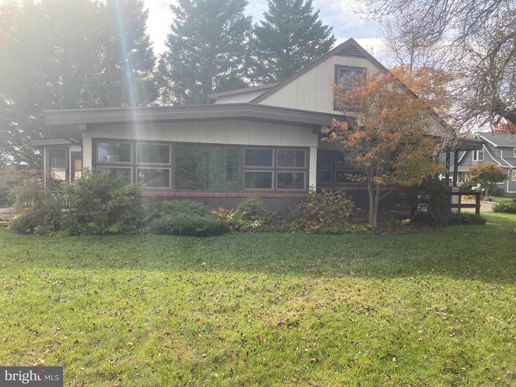 3911 Bayside Drive Edgewater, MD 21037 - Photo 16 of 28 Flat level lawn-lacrosse, volleyball, horseshoes?