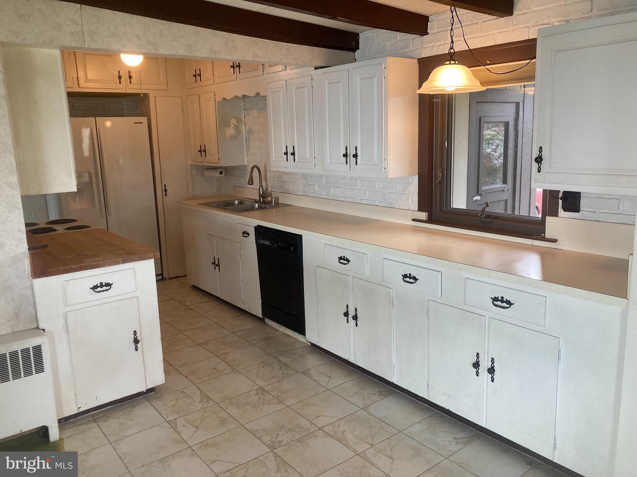 3911 Bayside Drive Edgewater, MD 21037 - Photo 23 of 28 Graciously sized kitchen for vintage home