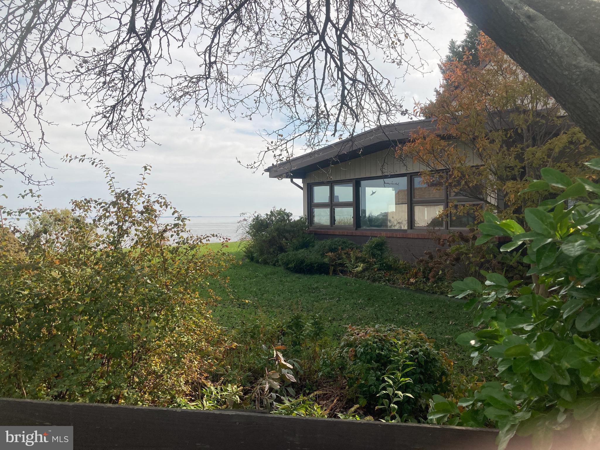 3911 Bayside Drive Edgewater, MD 21037 - Photo 4 of 28 Make this special place your forever home.