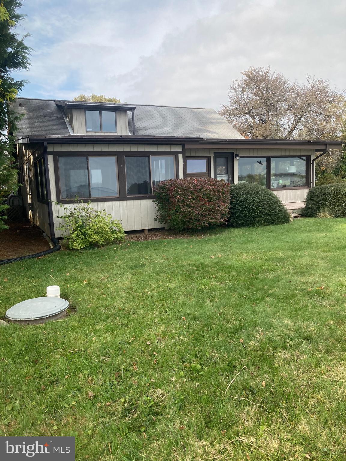 3911 Bayside Drive Edgewater, MD 21037 - Photo 7 of 28 Southeast corner of the house from the waterside.