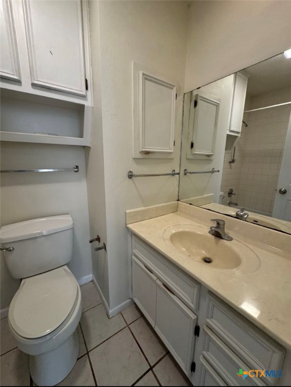 1417 Camilla Road Killeen, TX 76549 - Photo 4 of 22 a bathroom with a sink and a toilet
