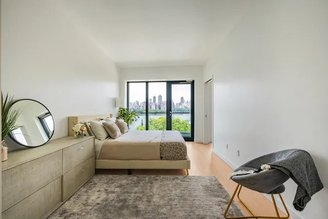 $1,750,000 | 30-05 Vernon Boulevard, Unit PHA | Astoria