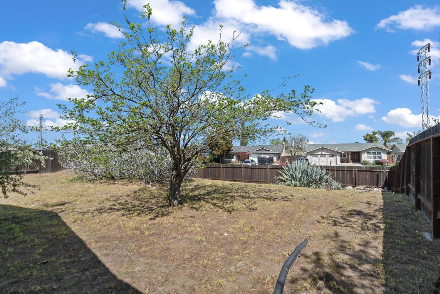 773 Andrea Way Pittsburg, CA 94565 - Photo 27 of 35 a view of a yard with a snow on the road