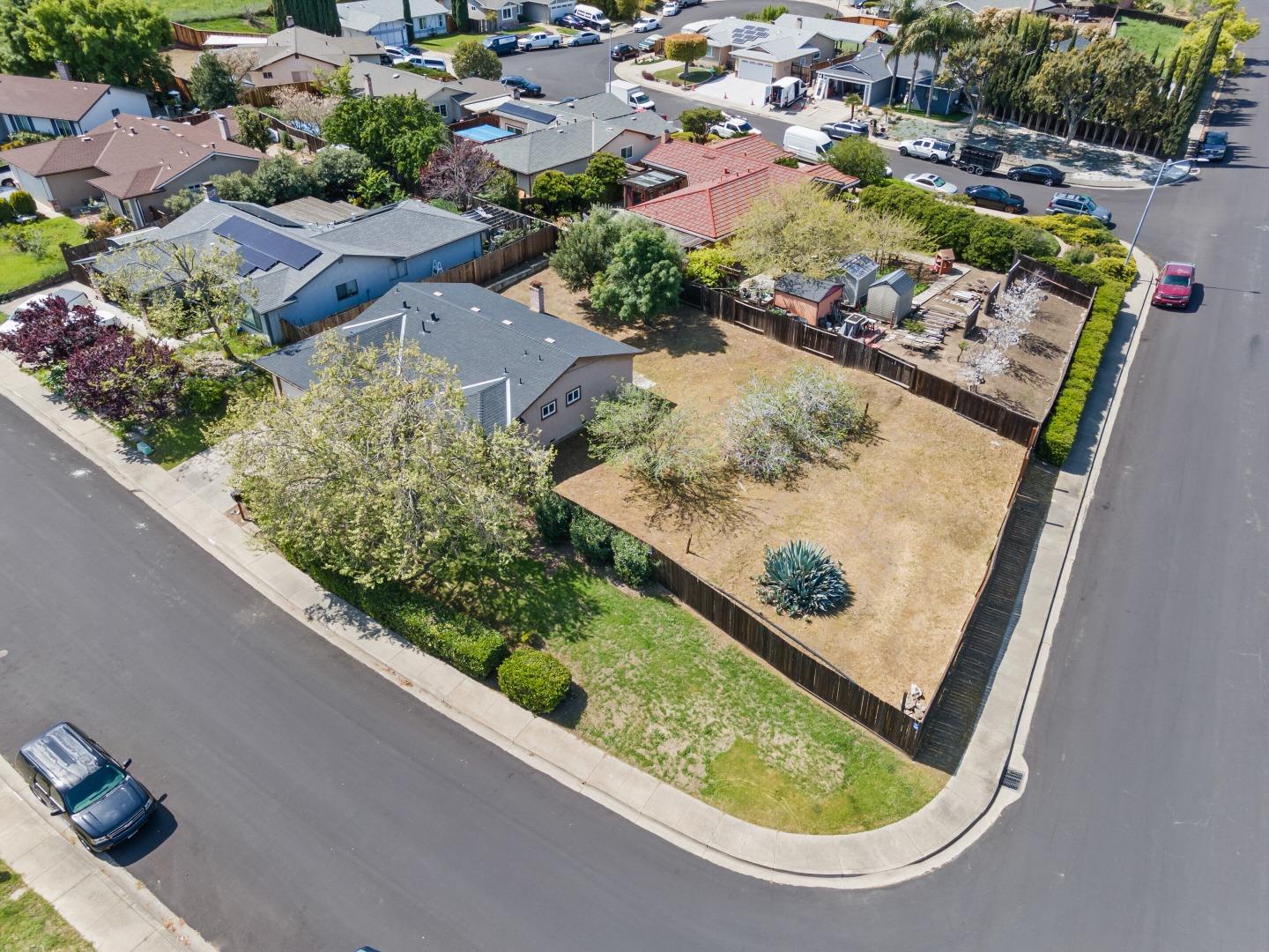 773 Andrea Way Pittsburg, CA 94565 - Photo 30 of 35 an aerial view of a house swimming pool and outdoor space