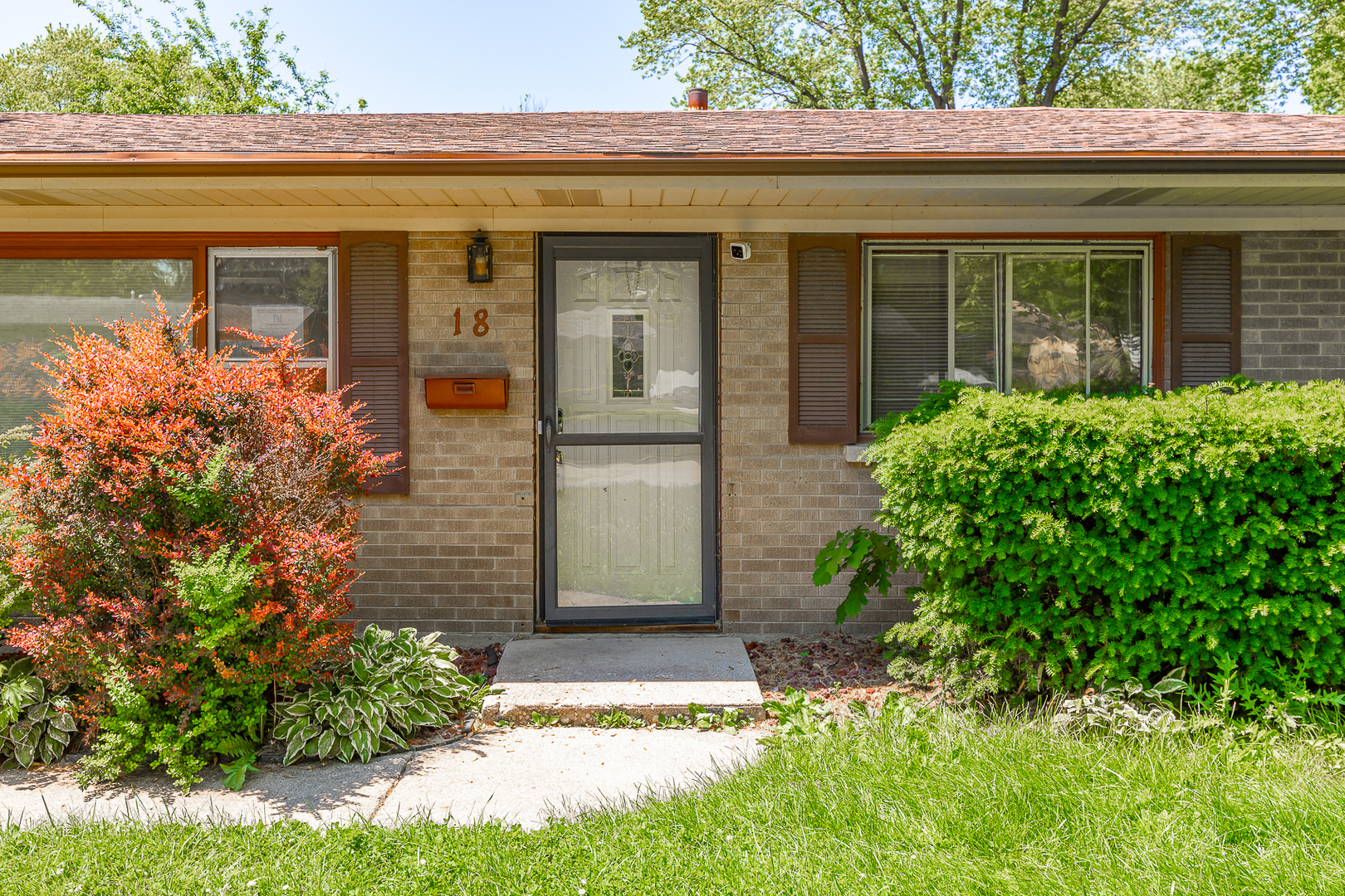 18 Greenbriar Road Montgomery, IL 60538 - Photo 2 of 27 front view of a house with a yard