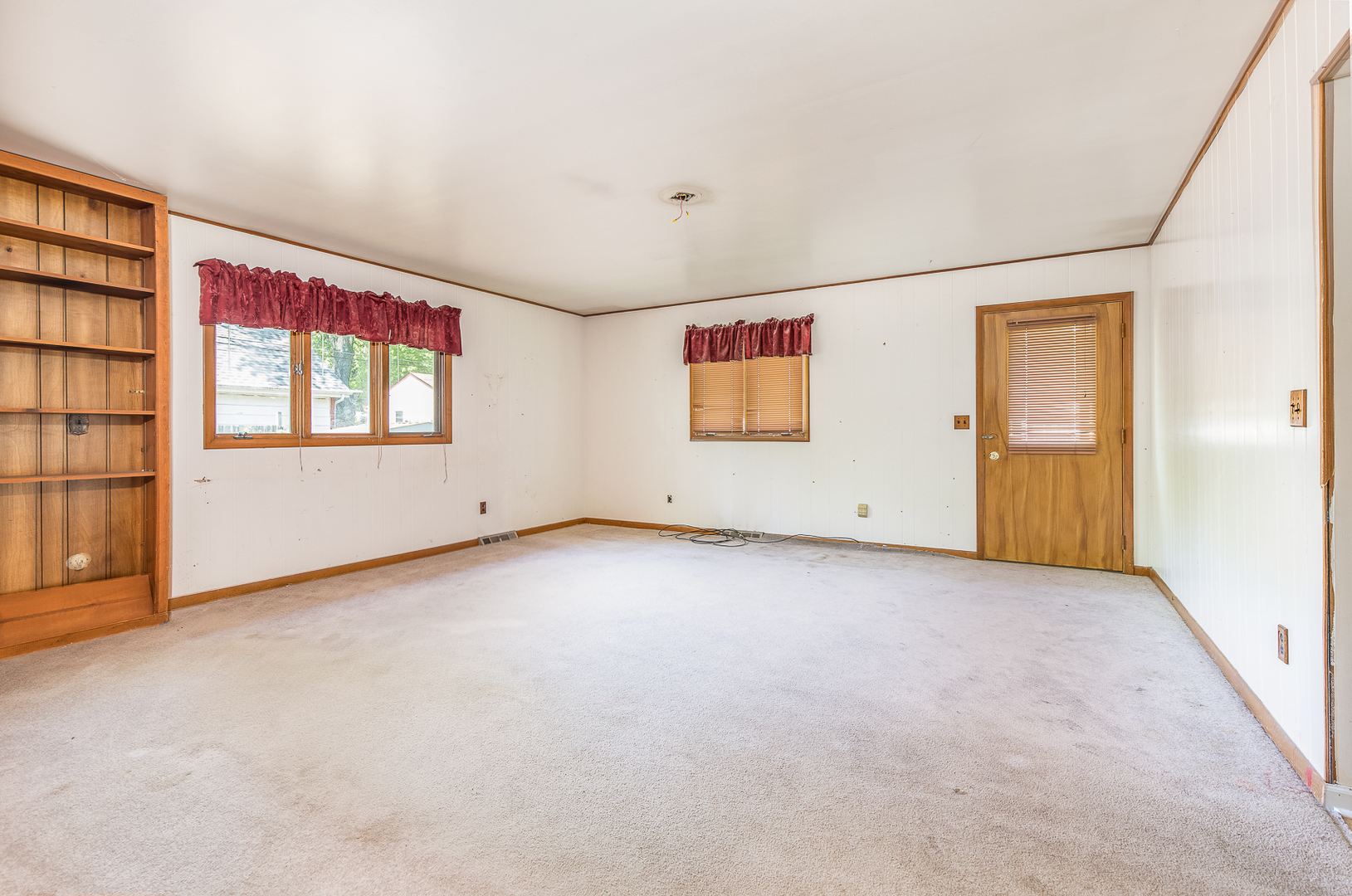 18 Greenbriar Road Montgomery, IL 60538 - Photo 13 of 27 an empty room with windows