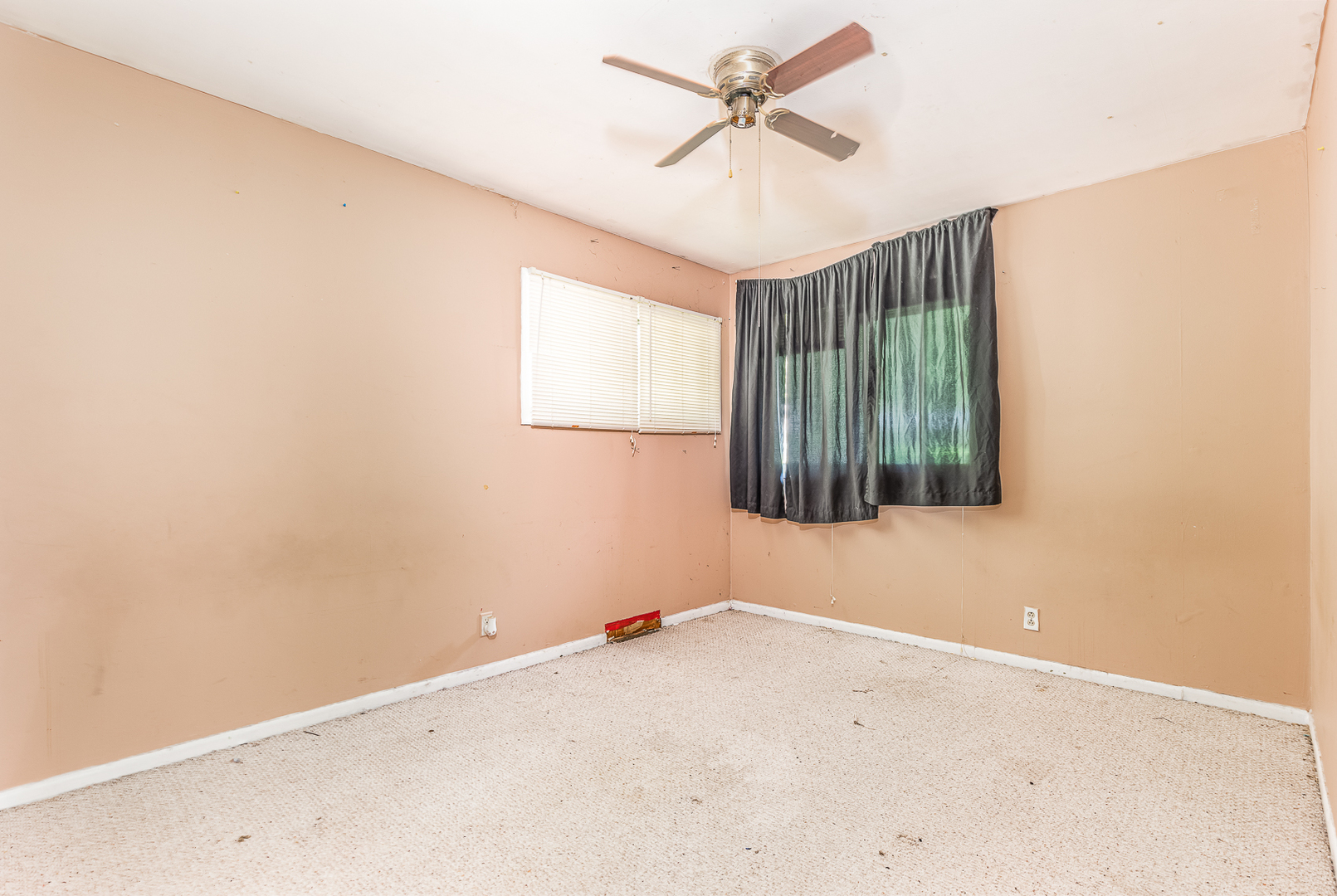 18 Greenbriar Road Montgomery, IL 60538 - Photo 20 of 27 a view of a room with a ceiling fan and a window