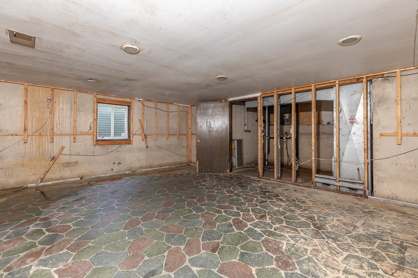 18 Greenbriar Road Montgomery, IL 60538 - Photo 23 of 27 a view of an empty room