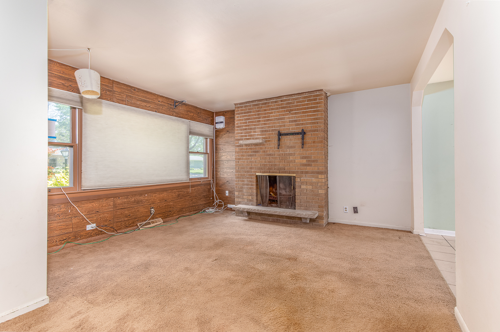 18 Greenbriar Road Montgomery, IL 60538 - Photo 4 of 27 an empty room with windows