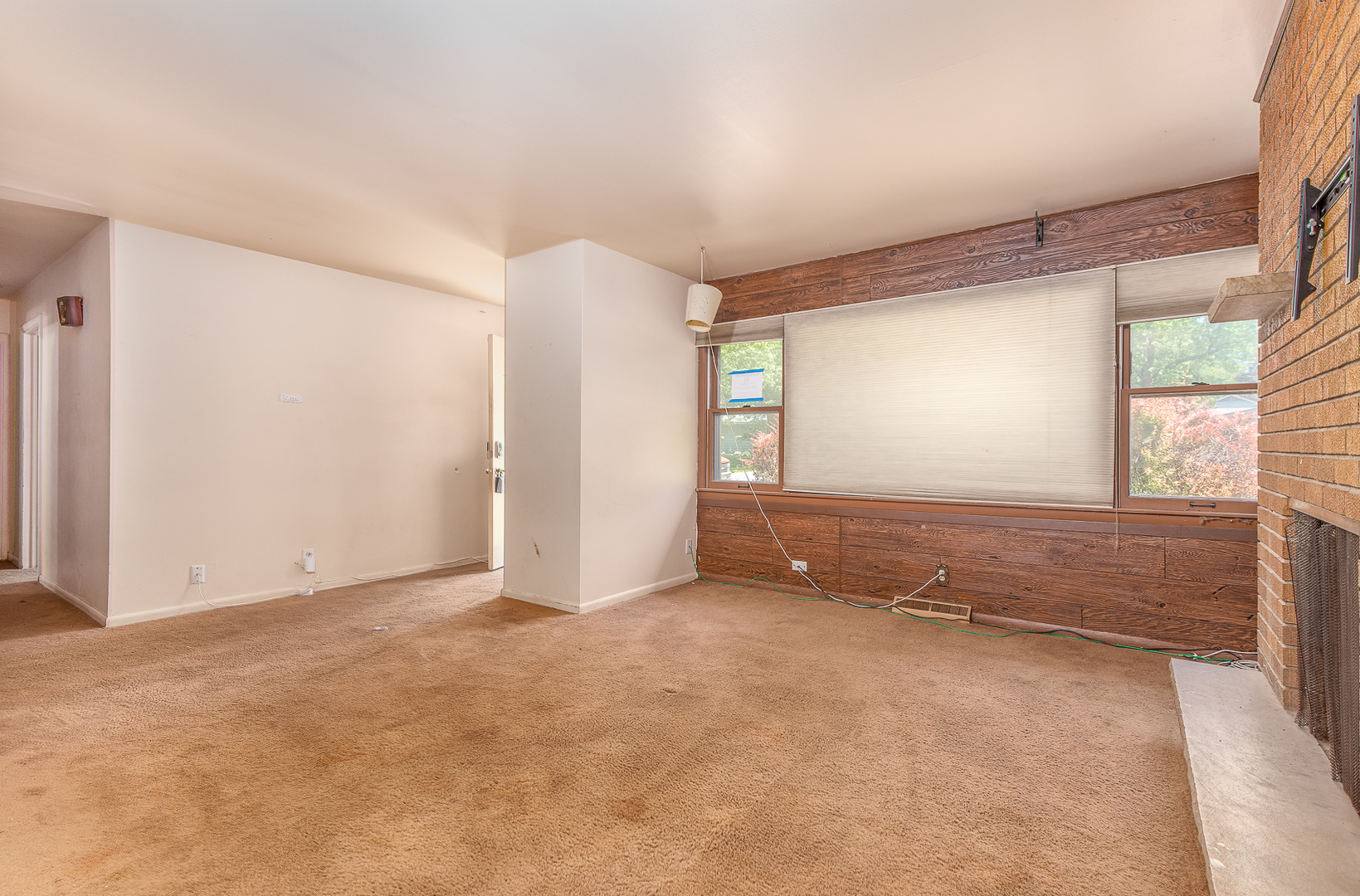 18 Greenbriar Road Montgomery, IL 60538 - Photo 5 of 27 an empty room with windows