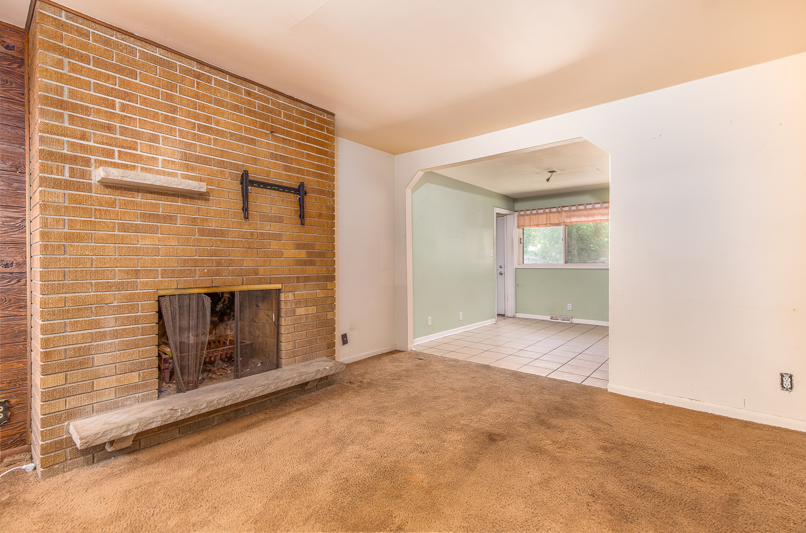 18 Greenbriar Road Montgomery, IL 60538 - Photo 7 of 27 a view of an empty room with a fireplace