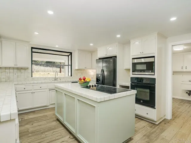 $985,000 | 2844 Live Oak Park Road, Fallbrook, CA 92028