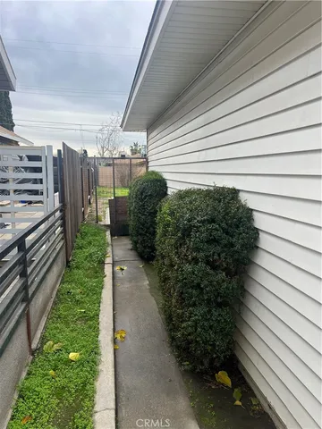 a view of a backyard with pathway