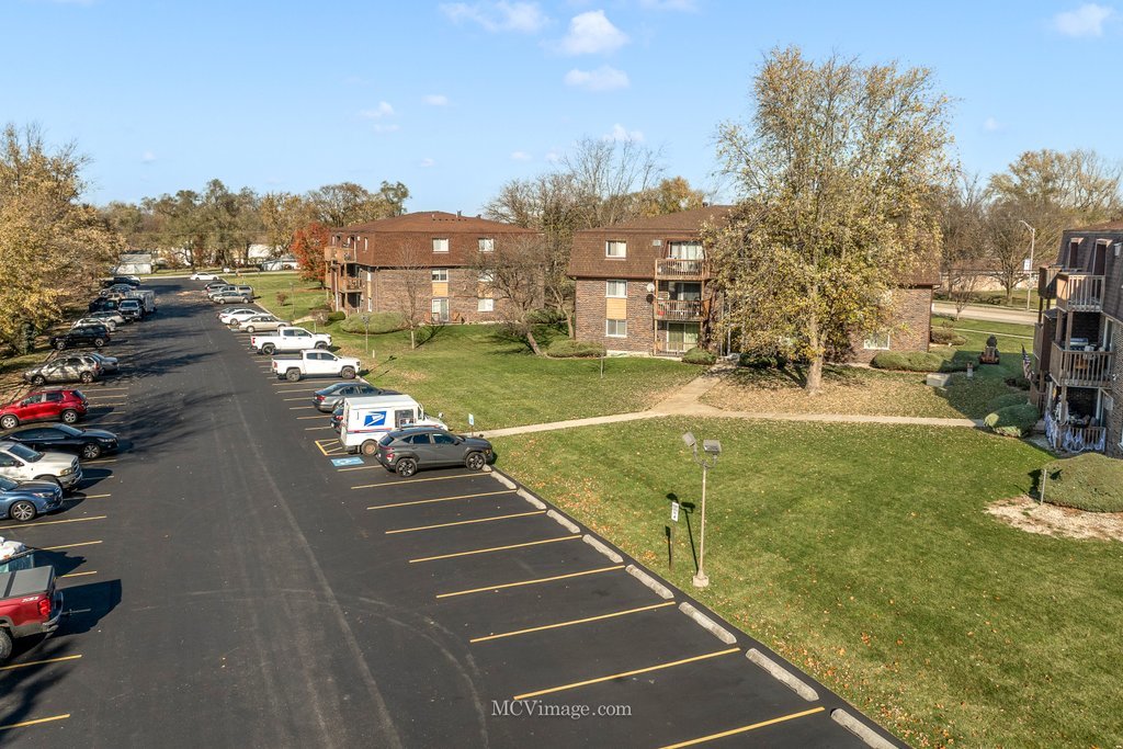 19360 Wolf Road, Unit 10 Mokena, IL 60448 - Photo 20 of 24 a view of a basketball court