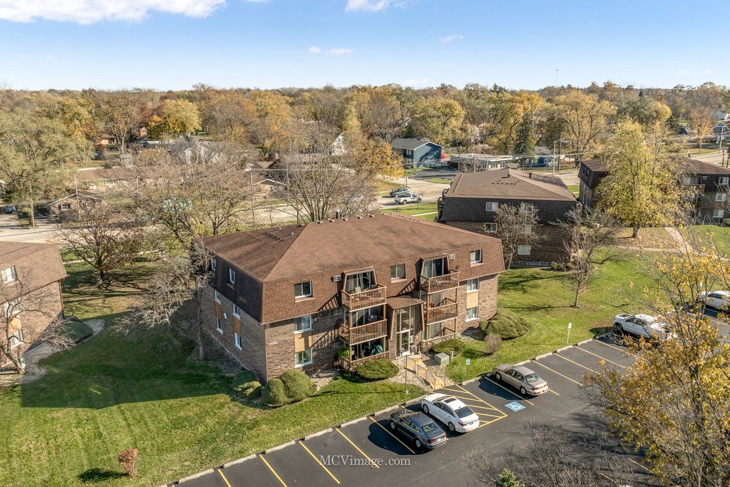 19360 Wolf Road, Unit 10 Mokena, IL 60448 - Photo 4 of 24 a aerial view of a house with a yard