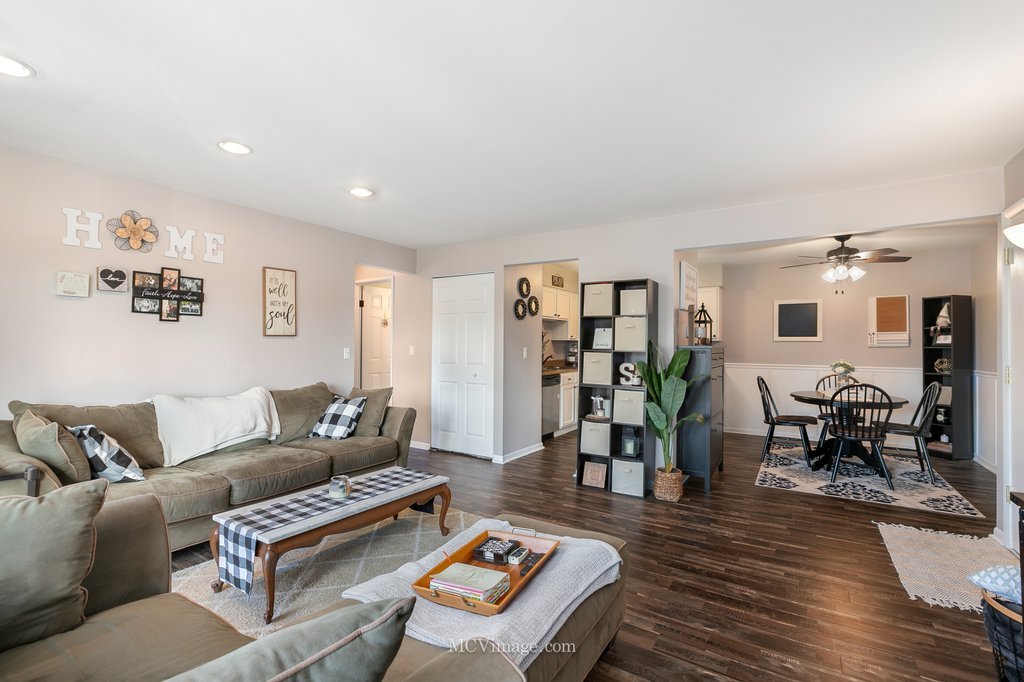 19360 Wolf Road, Unit 10 Mokena, IL 60448 - Photo 6 of 24 a living room with furniture and wooden floor
