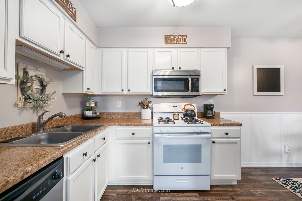 19360 Wolf Road, Unit 10 Mokena, IL 60448 - Photo 10 of 24 a kitchen with sink a microwave and cabinets