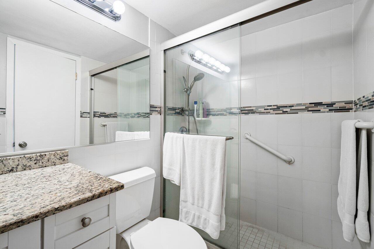 2046 Rexford Drive Boca Raton, FL 33434 - Photo 17 of 33 018-2046RexfordC-BocaRaton-FL-33434-SMAL