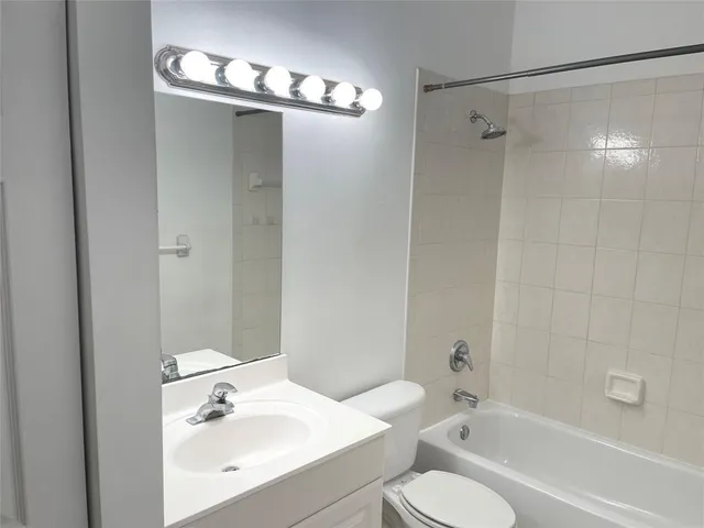 $2,800 | 713 Northeast 4th Street, Hallandale Beach, FL 33009