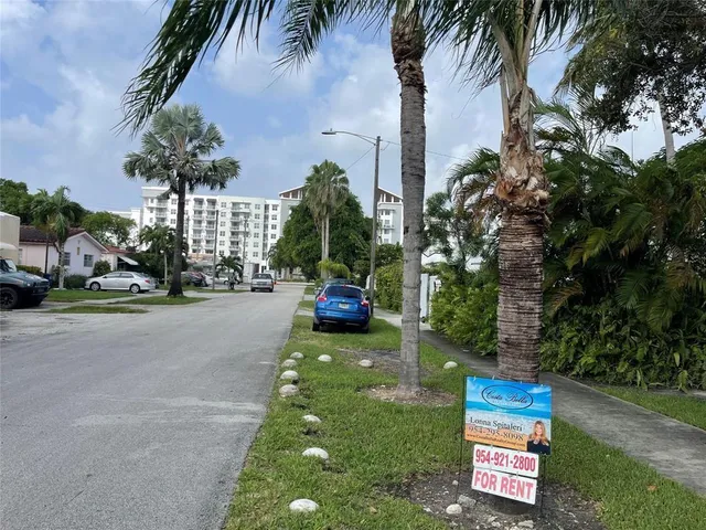 $2,800 | 713 Northeast 4th Street, Hallandale Beach, FL 33009