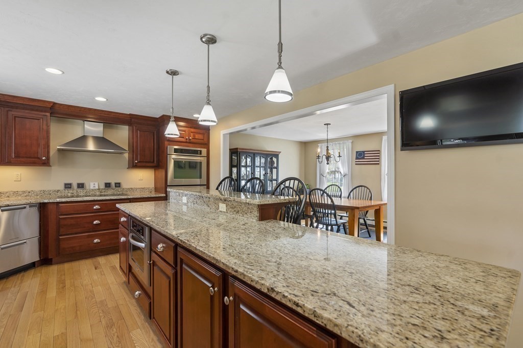 91 Hunter Road Uxbridge, MA 01569 - Photo 3 of 42 Gallery Image 3