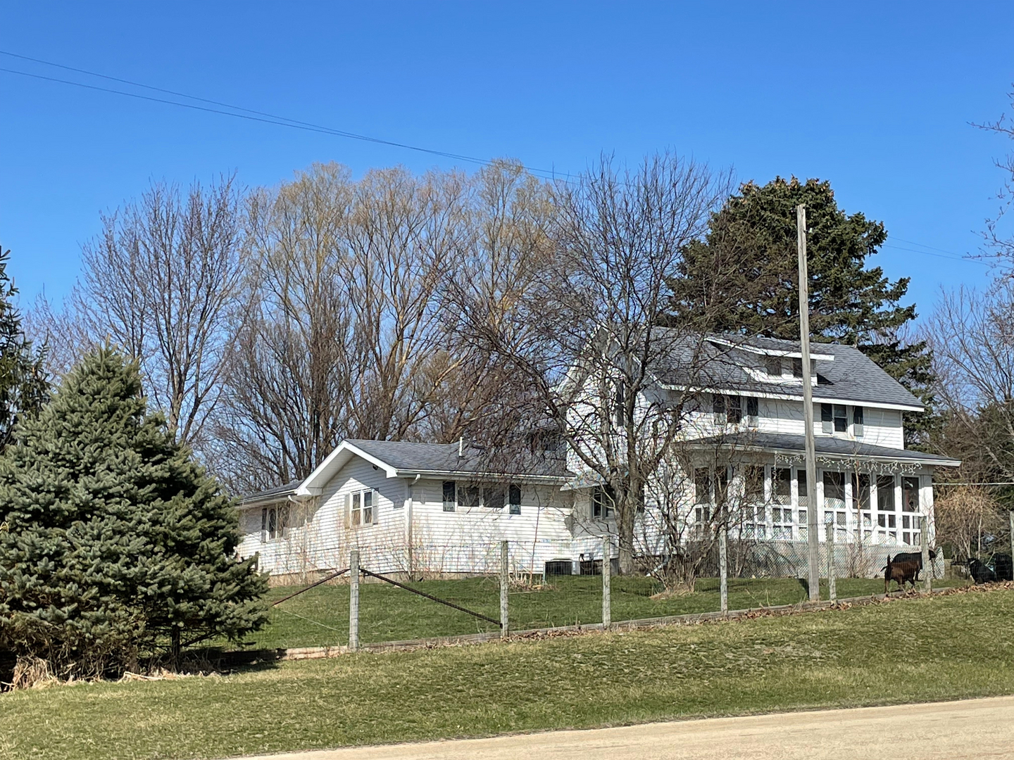 1733 Plock Road Dixon, IL 61021 - Photo 4 of 23 a view of house with a yard