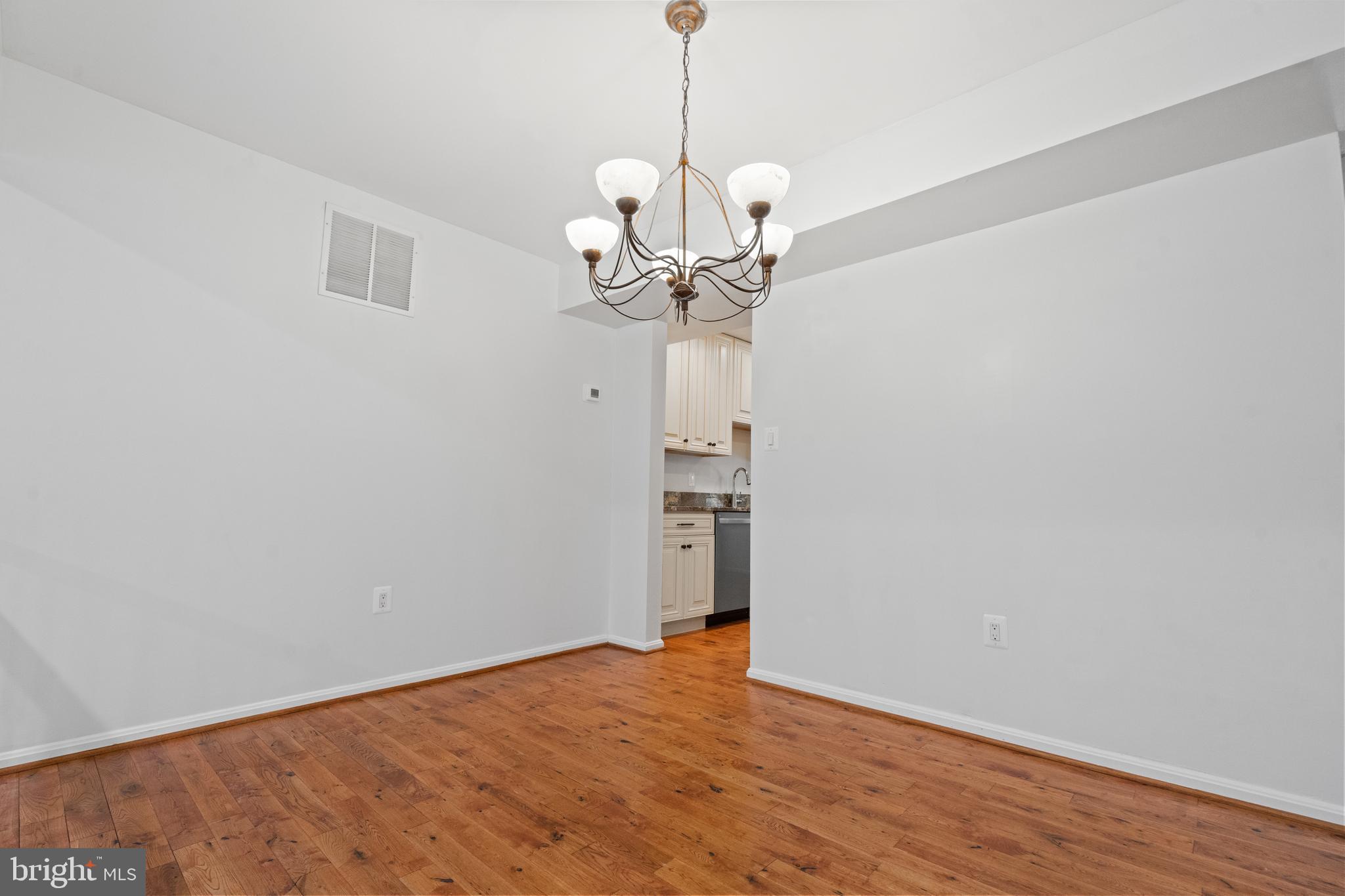 2191 Greenkeepers Court Reston, VA 20191 - Photo 7 of 42 Gallery Image 7