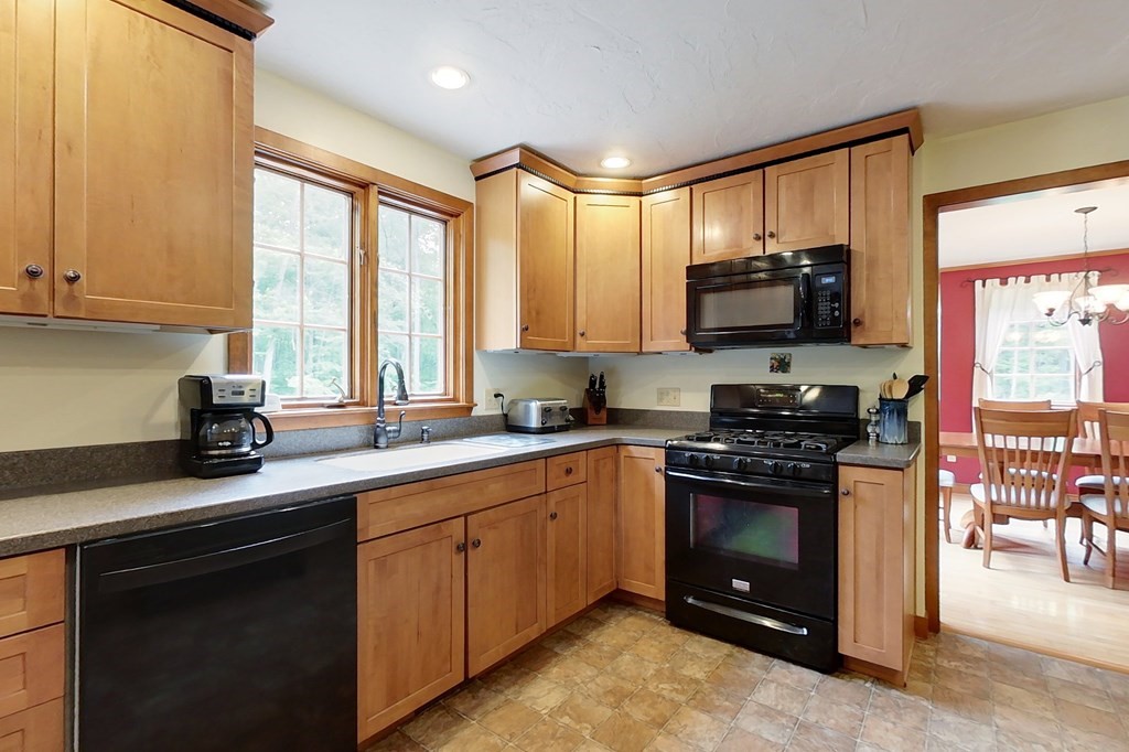 80 Tyler Road Townsend, MA 01469 - Photo 3 of 42