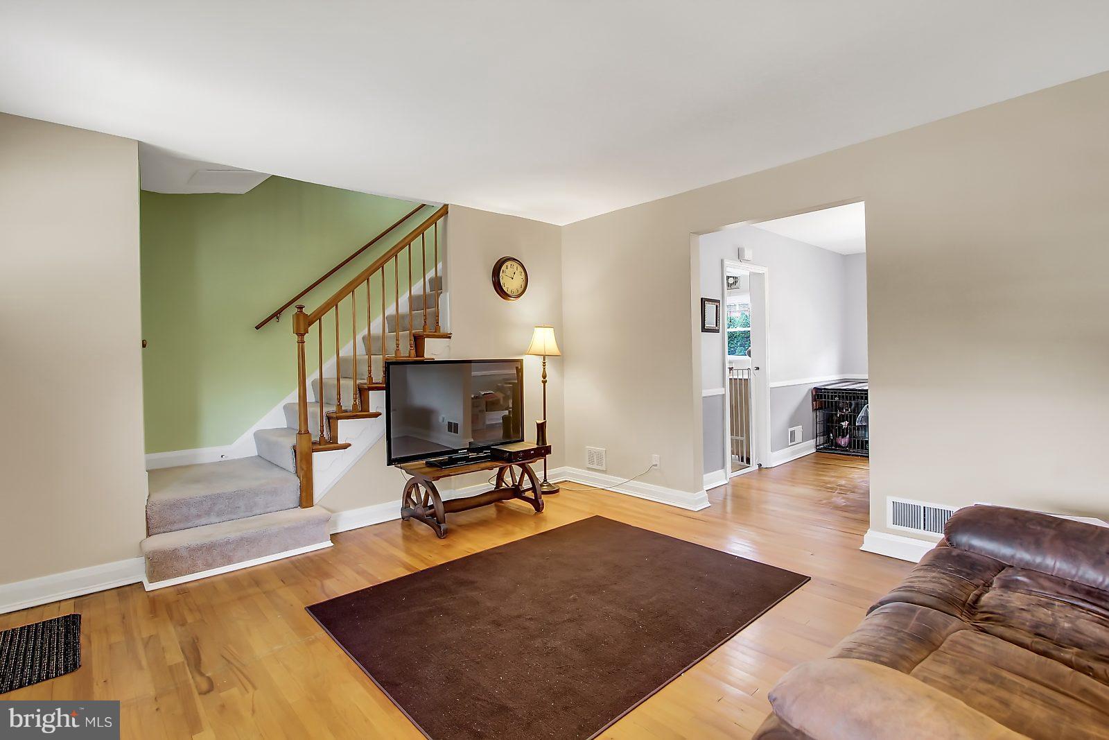 8658 Rock Oak Road Baltimore, MD 21234 - Photo 5 of 25 Living Room
